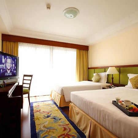 Kalim Resort Patong Экстерьер фото