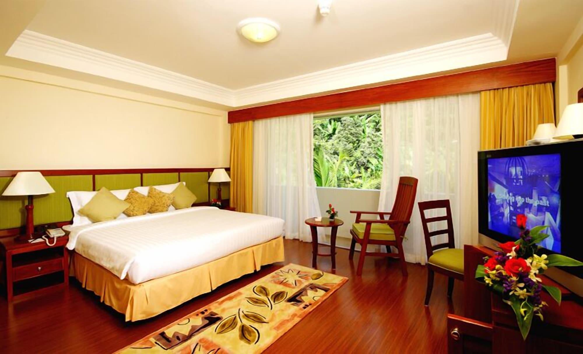 Kalim Resort Patong Экстерьер фото